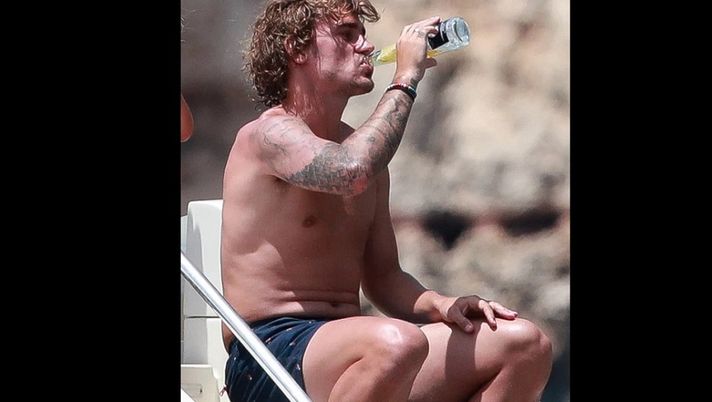 Griezmann, prima del Barça… Ibiza: l’ex Atletico pizzicato con birra e… Griezmann, prima del Barça… Ibiza: l’ex Atletico pizzicato con birra e…