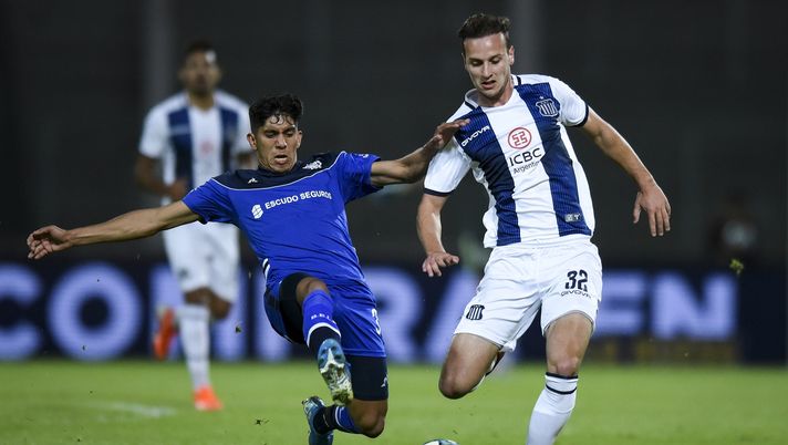 CORDOBA, ARGENTINA - SEPTEMBER 23: Tomas Pochettino of Talleres fights for the ball with Maximiliano Comba of Gimnasia y Esgrima La Plata during a match between Talleres and Gimnasia y Esgrima La Plata as part of Superliga Argentina 2019/20 at Mario Alberto Kempes Stadium on September 23, 2019 in Cordoba, Argentina. (Photo by Marcelo Endelli/Getty Images) CORDOBA, ARGENTINA - SEPTEMBER 23: Tomas Pochettino of Talleres fights for the ball with Maximiliano Comba of Gimnasia y Esgrima La Plata during a match between Talleres and Gimnasia y Esgrima La Plata as part of Superliga Argentina 2019/20 at Mario Alberto Kempes Stadium on September 23, 2019 in Cordoba, Argentina. (Photo by Marcelo Endelli/Getty Images)