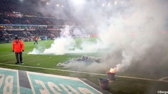 Derby del Belgio, lancio di oggetti e…proposta di matrimonio in campo- immagine 2