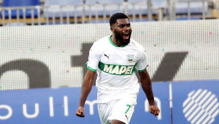 CAGLIARI, ITALY - JANUARY 31: Jeremie Boga of Sassuolo celebrates his goal 1-1 during the Serie A match between Cagliari Calcio and US Sassuolo at Sardegna Arena on January 31, 2021 in Cagliari, Italy. (Photo by Enrico Locci/Getty Images) Sassuolo, no all’offerta per Boga: l’Atalanta lo vuole ma si rischia un Locatelli-bis - immagine 1