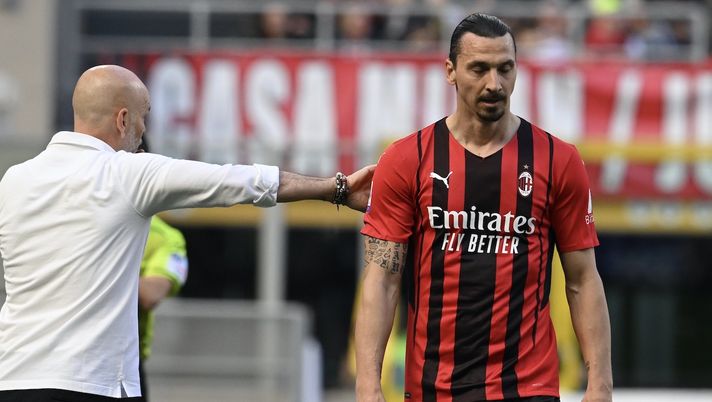 Stefano Pioli (allenatore AC Milan) con Zlatan Ibrahimovic durante Milan-Fiorentina 1-0 (Serie A 2021-2022) | News (Getty Images) Pioli Ibrahimovic AC Milan Milan-Fiorentina 1-0 Serie A 2021-2022