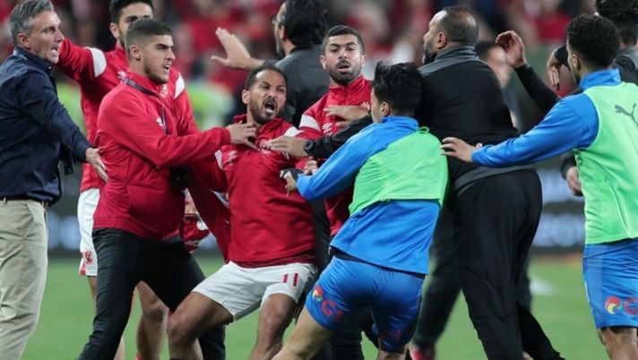 La rissa in Supercoppa, prima del rinvio del derby del Cairo 