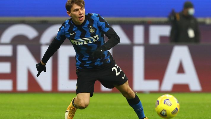 MILAN, ITALY - JANUARY 17: Nicolo Barella of FC Internazionale celebrates his goal during the Serie A match between FC Internazionale and Juventus at Stadio Giuseppe Meazza on January 17, 2021 in Milan, Italy. Sporting stadiums around Italy remain under strict restrictions due to the Coronavirus Pandemic as Government social distancing laws prohibit fans inside venues resulting in games being played behind closed doors. (Photo by Marco Luzzani/Getty Images) MILAN, ITALY - JANUARY 17: Nicolo Barella of FC Internazionale celebrates his goal during the Serie A match between FC Internazionale and Juventus at Stadio Giuseppe Meazza on January 17, 2021 in Milan, Italy. Sporting stadiums around Italy remain under strict restrictions due to the Coronavirus Pandemic as Government social distancing laws prohibit fans inside venues resulting in games being played behind closed doors. (Photo by Marco Luzzani/Getty Images)