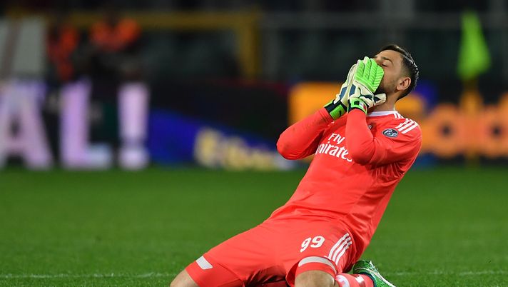 TURIN, ITALY - APRIL 18: Gianluigi Donnarumma of AC Milan reacts during the Serie A match between Torino FC and AC Milan at Stadio Olimpico di Torino on April 18, 2018 in Turin, Italy. (Photo by Valerio Pennicino/Getty Images) TURIN, ITALY - APRIL 18: Gianluigi Donnarumma of AC Milan reacts during the Serie A match between Torino FC and AC Milan at Stadio Olimpico di Torino on April 18, 2018 in Turin, Italy. (Photo by Valerio Pennicino/Getty Images)