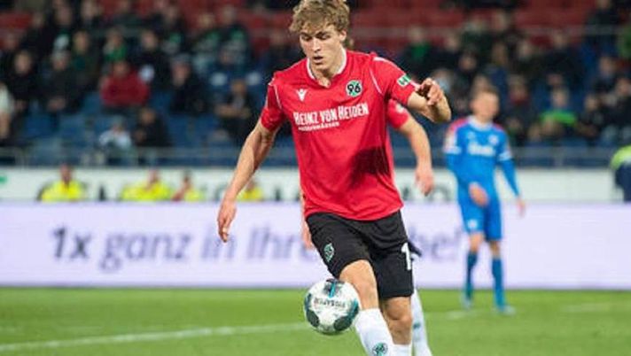 Timo Hübers, difensore dell'Hannover 96 (credits: Official Hannover 96 Twitter account) 