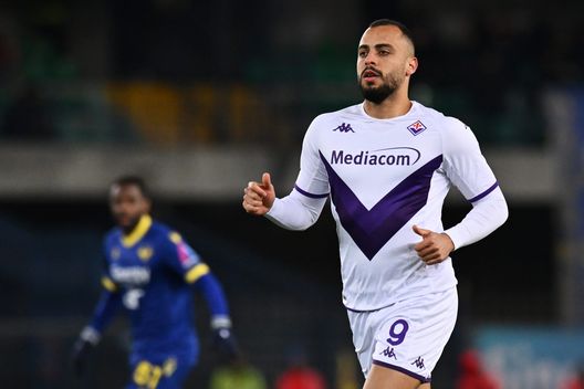 VERONA, ITALY - FEBRUARY 27: Arthur Cabral of ACF Fiorentina looks on during the Serie A match between Hellas Verona and ACF Fiorentina at Stadio Marcantonio Bentegodi on February 27, 2023 in Verona, Italy. (Photo by Alessandro Sabattini/Getty Images) Arthur Cabral