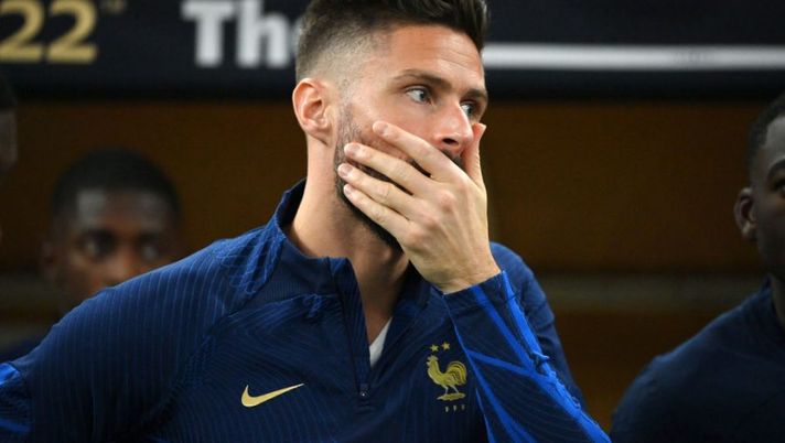 LUSAIL CITY, QATAR - DECEMBER 18: Olivier Giroud of France looks dejected after the team's defeat via a penalty shoot out loss during the FIFA World Cup Qatar 2022 Final match between Argentina and France at Lusail Stadium on December 18, 2022 in Lusail City, Qatar. (Photo by Dan Mullan/Getty Images) In Francia la bocciatura per Giroud è totale: l’incredibile scelta de L’Equipe - immagine 1