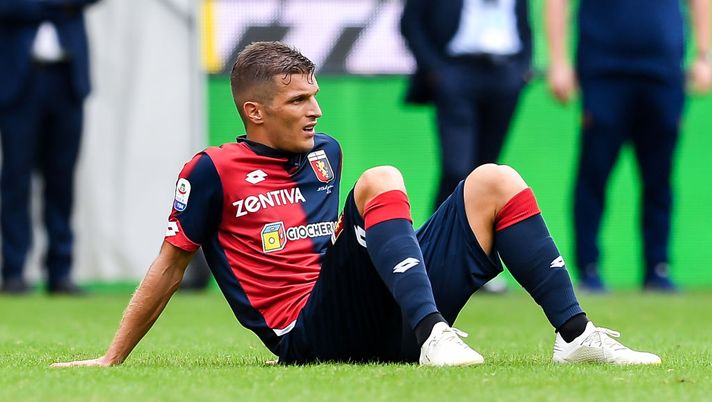 GENOA, ITALY - OCTOBER 07: Darko Lazovic of Genoa reacts with disappointment after the Serie A match between Genoa CFC and Parma Calcio at Stadio Luigi Ferraris on October 7, 2018 in Genoa, Italy. (Photo by Paolo Rattini/Getty Images)  GENOA, ITALY - OCTOBER 07: Darko Lazovic of Genoa reacts with disappointment after the Serie A match between Genoa CFC and Parma Calcio at Stadio Luigi Ferraris on October 7, 2018 in Genoa, Italy. (Photo by Paolo Rattini/Getty Images)