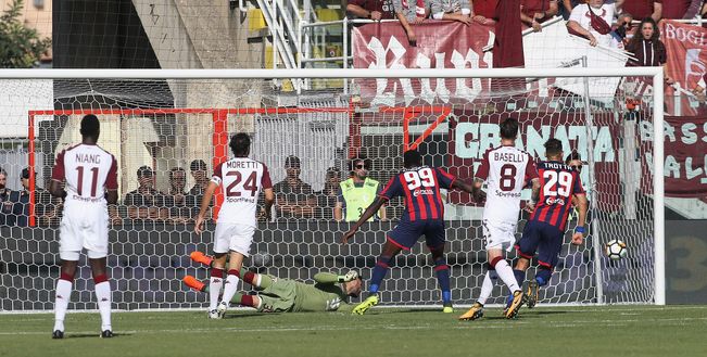 CROTONE, ITALY - OCTOBER 15: Marcus Rohden of Crotone scores his team's opening goal during the Serie A match between FC Crotone and Torino FC at Stadio Comunale Ezio Scida on October 15, 2017 in Crotone, Italy. (Photo by Maurizio Lagana/Getty Images) CROTONE, ITALY - OCTOBER 15: Marcus Rohden of Crotone scores his team's opening goal during the Serie A match between FC Crotone and Torino FC at Stadio Comunale Ezio Scida on October 15, 2017 in Crotone, Italy. (Photo by Maurizio Lagana/Getty Images)