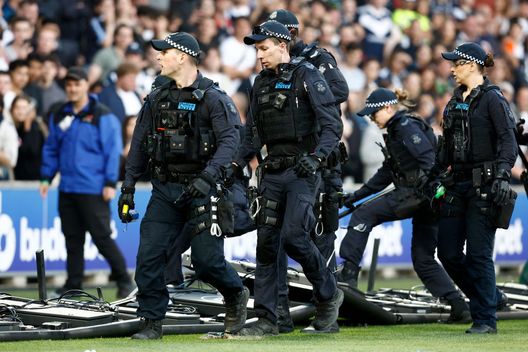 (Photo by Darrian Traynor/Getty Images) La Coppa del Mondo femminile si farà: nonostante la violenza dei tifosi al derby di Melbourne- immagine 2