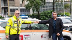 Fondazione Milan, Massaro consegna le prime due automediche ad Areu