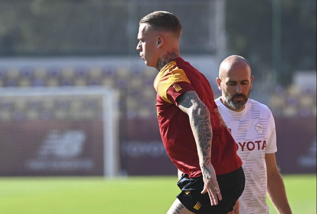 Trigoria, ripresa in vista della Samp: in campo Zaniolo e Karsdorp – FOTO GALLERY - immagine 41
