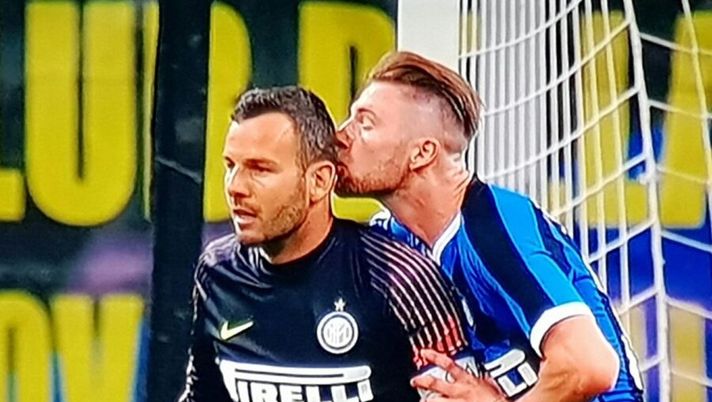 ? FOTO – L’incredibile scatto di Skriniar: bacio a Handanovic che vale una Champions - immagine 1
