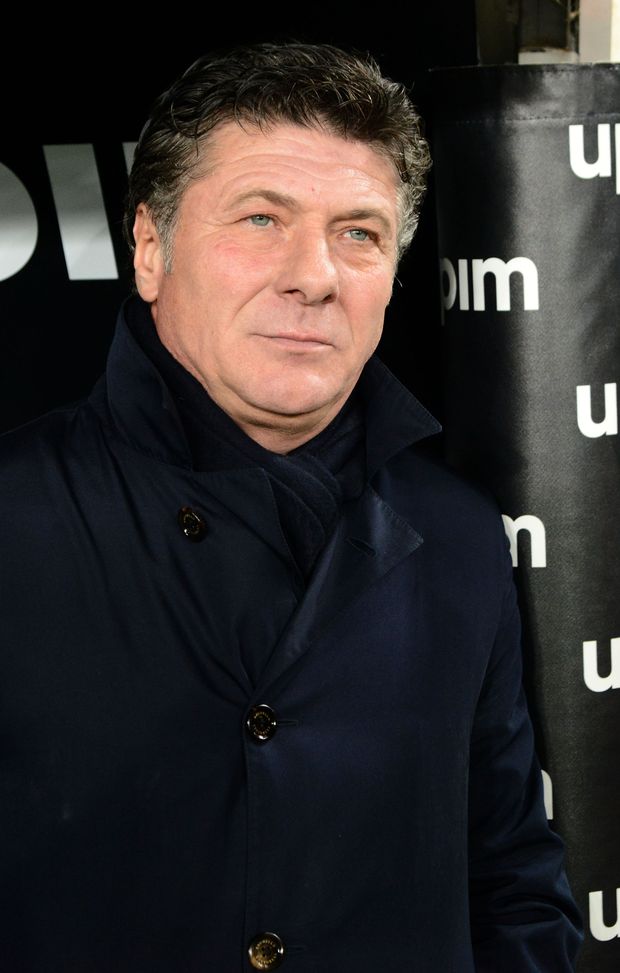 GENOA, ITALY - NOVEMBER 30: Walter Mazzarri head coach of Torino FC looks on during the Serie A match between Genoa CFC and Torino FC at Stadio Luigi Ferraris on November 30, 2019 in Genoa, Italy. (Photo by Paolo Rattini/Getty Images) GENOA, ITALY - NOVEMBER 30: Walter Mazzarri head coach of Torino FC looks on during the Serie A match between Genoa CFC and Torino FC at Stadio Luigi Ferraris on November 30, 2019 in Genoa, Italy. (Photo by Paolo Rattini/Getty Images)