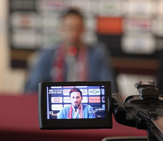 REGGIO CALABRIA, ITALY - JANUARY 14: David Di Michele of Reggina attends at press conference at Oreste Grinillo Stadium on January 14, 2013 in Reggio Calabria, Italy. (Photo by Maurizio Lagana/Getty Images) REGGIO CALABRIA, ITALY - JANUARY 14: David Di Michele of Reggina attends at press conference at Oreste Grinillo Stadium on January 14, 2013 in Reggio Calabria, Italy. (Photo by Maurizio Lagana/Getty Images)