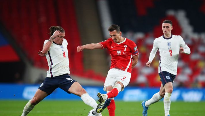 LONDON, ENGLAND - MARCH 31: Arkadiusz Milik of Poland is challenged by Kalvin Phillips of England during the FIFA World Cup 2022 Qatar qualifying match between England and Poland on March 31, 2021 at Wembley Stadium in London, England. Sporting stadiums around the UK remain under strict restrictions due to the Coronavirus Pandemic as Government social distancing laws prohibit fans inside venues resulting in games being played behind closed doors. (Photo by Catherine Ivill/Getty Images) LONDON, ENGLAND - MARCH 31: Arkadiusz Milik of Poland is challenged by Kalvin Phillips of England during the FIFA World Cup 2022 Qatar qualifying match between England and Poland on March 31, 2021 at Wembley Stadium in London, England. Sporting stadiums around the UK remain under strict restrictions due to the Coronavirus Pandemic as Government social distancing laws prohibit fans inside venues resulting in games being played behind closed doors. (Photo by Catherine Ivill/Getty Images)