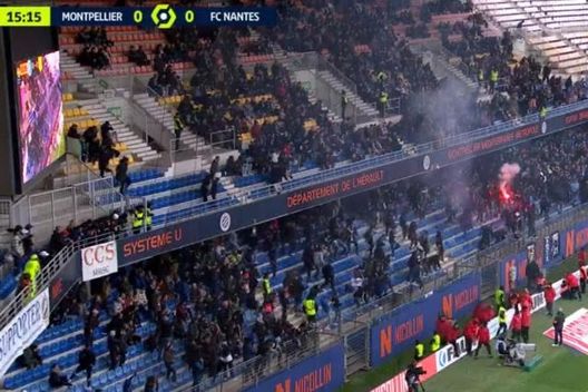 Ligue 1, Montpellier-Nantes sospesa al 17esimo: fumogeni in campo dalla tifoseria di casa- immagine 3