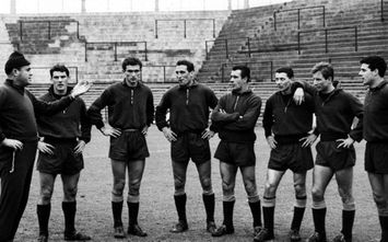  Bearzot e Ferrini con i compagni al Filadelfia