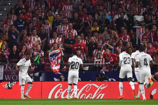MADRID, SPAIN - SEPTEMBER 18: Rodrygo of Real Madrid celebrates after scoring their team's first goal during the LaLiga Santander match between Atletico de Madrid and Real Madrid CF at Civitas Metropolitano Stadium on September 18, 2022 in Madrid, Spain. (Photo by Denis Doyle/Getty Images) Rodrygo: “Felicissimo per me e Vinicius. Un piacere giocare con lui, abbiamo risposto in campo” - immagine 1