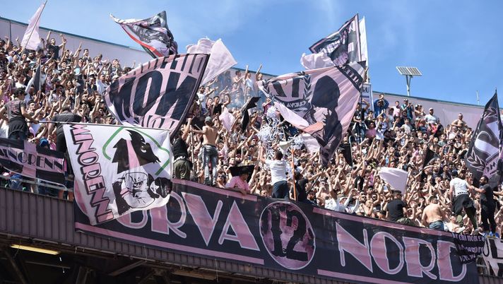 PALERMO, ITALY - MAY 11: Fans of Palermo show his support during the Serie B match between US Citta di Palermo and AS Cittadella at Stadio Renzo Barbera on May 11, 2019 in Palermo, Italy. (Photo by Tullio M. Puglia/Getty Images for Lega B) 