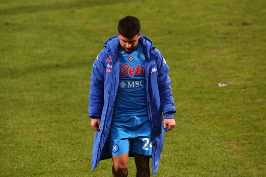 REGGIO NELL'EMILIA, ITALY - JANUARY 20: Lorenzo Insigne of Napoli reacts after the Italian PS5 Supercup match between Juventus and SSC Napoli at Mapei Stadium - Citta' del Tricolore on January 20, 2021 in Reggio nell'Emilia, Italy. Sporting stadiums around Italy remain under strict restrictions due to the Coronavirus Pandemic as Government social distancing laws prohibit fans inside venues resulting in games being played behind closed doors. (Photo by Marco Luzzani/Getty Images) REGGIO NELL'EMILIA, ITALY - JANUARY 20: Lorenzo Insigne of Napoli reacts after the Italian PS5 Supercup match between Juventus and SSC Napoli at Mapei Stadium - Citta' del Tricolore on January 20, 2021 in Reggio nell'Emilia, Italy. Sporting stadiums around Italy remain under strict restrictions due to the Coronavirus Pandemic as Government social distancing laws prohibit fans inside venues resulting in games being played behind closed doors. (Photo by Marco Luzzani/Getty Images)