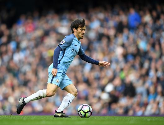 MANCHESTER, ENGLAND - OCTOBER 23:  David Silva of Manchester City in action during the Premier League match between Manchester City and Southampton at Etihad Stadium on October 23, 2016 in Manchester, England.  (Photo by Laurence Griffiths/Getty Images) 
