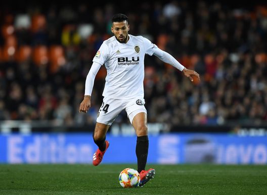 VALENCIA, SPAIN - JANUARY 29: Ezequiel Garay of Valencia CF runs with the ball during the Copa del Quarter Final match between Valencia CF and Getafe CF at Estadio Mestalla on January 29, 2019 in Valencia, Spain. (Photo by David Ramos/Getty Images) VALENCIA, SPAIN - JANUARY 29: Ezequiel Garay of Valencia CF runs with the ball during the Copa del Quarter Final match between Valencia CF and Getafe CF at Estadio Mestalla on January 29, 2019 in Valencia, Spain. (Photo by David Ramos/Getty Images)