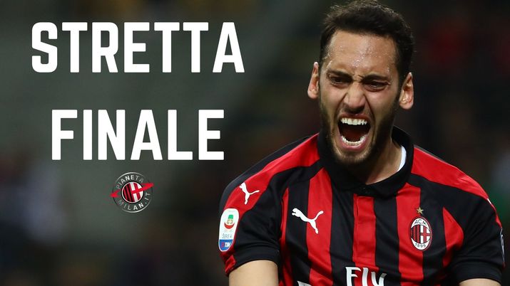 Hakan Calhanoglu (centrocampista AC Milan), in trattativa di calciomercato con il Milan per il rinnovo del suo contratto | AC Milan News (Getty Images) 