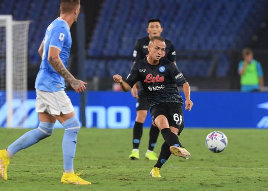 (Photo by SSC NAPOLI via Getty Images) Rinnovo Lobotka, il Napoli prepara il nuovo contratto: cifre e durata dell’accordo- immagine 2