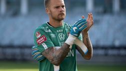 Svezia, il portiere dell’Orgryte va per le spicce: con il drone non si gioca, e lui lo abbatte…