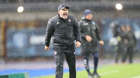 EMPOLI, ITALY - NOVEMBER 27: Vincenzo Italiano manager of AFC Fiorentina gestures during the Serie A match between Empoli FC and ACF Fiorentina at Stadio Carlo Castellani on November 27, 2021 in Empoli, Italy. (Photo by Gabriele Maltinti/Getty Images) EMPOLI, ITALY - NOVEMBER 27: Vincenzo Italiano manager of AFC Fiorentina gestures during the Serie A match between Empoli FC and ACF Fiorentina at Stadio Carlo Castellani on November 27, 2021 in Empoli, Italy. (Photo by Gabriele Maltinti/Getty Images)