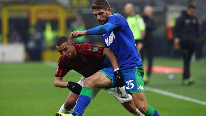 MILAN, ITALY - DECEMBER 15:  Domenico Berardi of US Sassuolo is challenged by Ismael Bennacer (back) of AC Milan during the Serie A match between AC Milan and US Sassuolo at Stadio Giuseppe Meazza on December 15, 2019 in Milan, Italy.  (Photo by Marco Luzzani/Getty Images) 