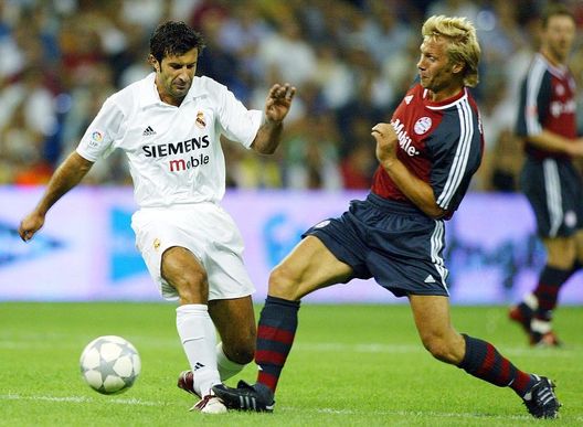 MADRID, SPAIN - AUGUST 04: TURNIER 100 JAHRE REAL MADRID, Finale, Madrid; REAL MADRID - FC BAYERN MUENCHEN 1:2; Luis FIGO/MADRID, Thorsten FINK/BAYERN (Photo by Martin Rose/Bongarts/Getty Images) MADRID, SPAIN - AUGUST 04: TURNIER 100 JAHRE REAL MADRID, Finale, Madrid; REAL MADRID - FC BAYERN MUENCHEN 1:2; Luis FIGO/MADRID, Thorsten FINK/BAYERN (Photo by Martin Rose/Bongarts/Getty Images)