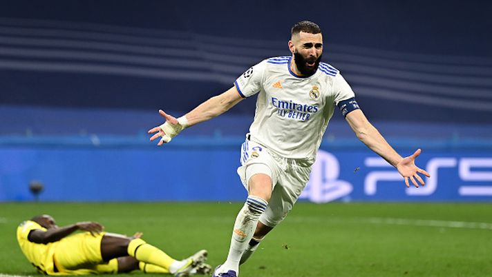 MADRID, SPAIN - APRIL 12: Karim Benzema of Real Madrid celebrates after scoring their team's second goal during the UEFA Champions League Quarter Final Leg Two match between Real Madrid and Chelsea FC at Estadio Santiago Bernabeu on April 12, 2022 in Madrid, Spain. (Photo by David Ramos/Getty Images) La rumba del Bernabeu, la sorpresona della Baviera - immagine 1
