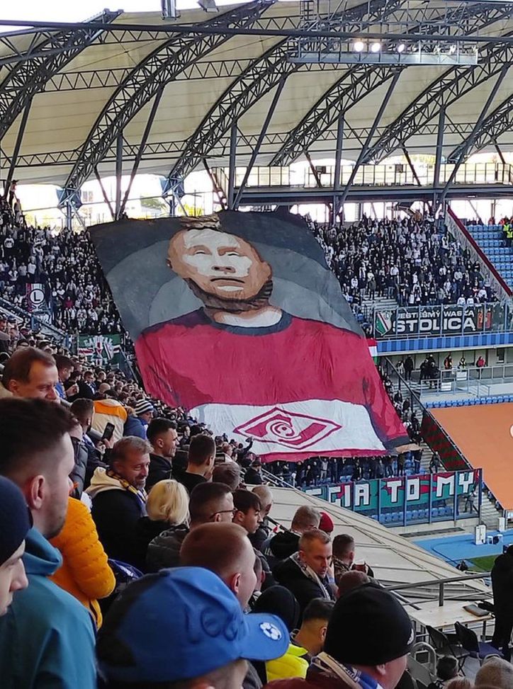 Legia Varsavia, ultras in trasferta con l’impiccato: Vladimir Putin- immagine 2