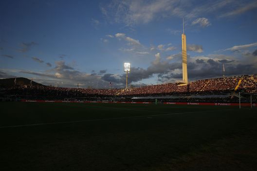 FLORENCE, ITALY - APRIL 20: General view inside the stadium Artemio Franchi during the UEFA Europa Conference League quarterfinal second leg match between ACF Fiorentina and Lech Poznan at Stadio Artemio Franchi on April 20, 2023 in Florence, Italy. (Photo by Gabriele Maltinti/Getty Images) “Simbolo nazista nel Franchi”. In Polonia scoppia la polemica- immagine 2