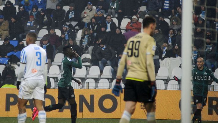 FERRARA, ITALY - JANUARY 25: Musa Barrow of Bologna FC celebrates after scoring his team's second goal during the Serie A match between SPAL and  Bologna FC at Stadio Paolo Mazza on January 25, 2020 in Ferrara, Italy. (Photo by Mario Carlini / Iguana Press/Getty Images) 