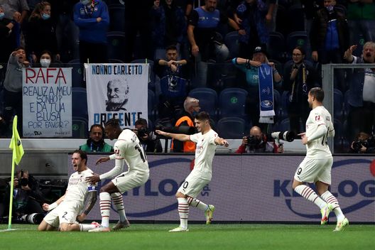 L'esultanza al gol di Calabria L'esultanza al gol di Calabria