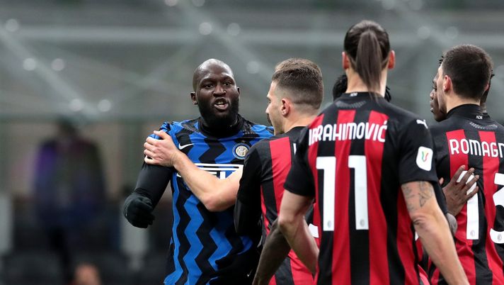 MILAN, ITALY - JANUARY 26: Romelu Lukaku argues with Zlatan Ibrahimović of AC Milan during the Coppa Italia match between FC Internazionale and AC Milan at Stadio Giuseppe Meazza on January 26, 2021 in Milan, Italy. Sporting stadiums around Italy remain under strict restrictions due to the Coronavirus Pandemic as Government social distancing laws prohibit fans inside venues resulting in games being played behind closed doors. (Photo by Emilio Andreoli - Inter/Inter via Getty Images) MILAN, ITALY - JANUARY 26: Romelu Lukaku argues with Zlatan Ibrahimović of AC Milan during the Coppa Italia match between FC Internazionale and AC Milan at Stadio Giuseppe Meazza on January 26, 2021 in Milan, Italy. Sporting stadiums around Italy remain under strict restrictions due to the Coronavirus Pandemic as Government social distancing laws prohibit fans inside venues resulting in games being played behind closed doors. (Photo by Emilio Andreoli - Inter/Inter via Getty Images)
