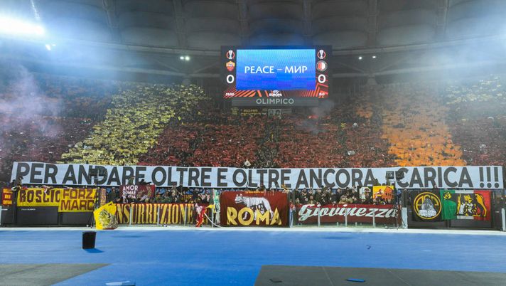 Roma-Feyenoord, la coreografia della Curva Sud: “Andare oltre e oltre ancora” - immagine 1
