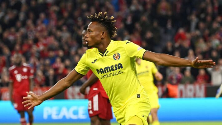 MUNICH, GERMANY - APRIL 12: Samuel Chukwueze of Villarreal CF celebrates after scoring their team's first goal during the UEFA Champions League Quarter Final Leg Two match between Bayern München and Villarreal CF at Football Arena Munich on April 12, 2022 in Munich, Germany. (Photo by Christian Kaspar-Bartke/Getty Images) HERE WE GO – Chukwueze al Milan, è fatta: ecco le cifre e i dettagli - immagine 1