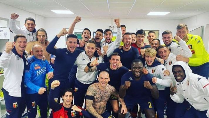 La festa post derby del Genoa negli spogliatoi La festa post derby del Genoa negli spogliatoi