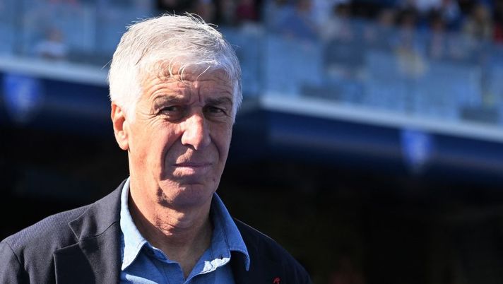 Atalanta's Italian coach Gian Piero Gasperini looks on ahead of the Italian Serie A football match between Empoli and Atalanta at The Carlo-Castellani Stadium in Empoli on October 30, 2022. (Photo by TIZIANA FABI / AFP) (Photo by TIZIANA FABI/AFP via Getty Images) Gasperini: “Hojlund mi piace! Che Lookman, Ederson, Zapata, Demiral e Malinovskyi fuori…” - immagine 1