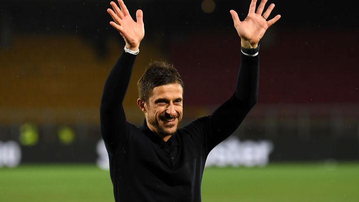 LECCE, ITALY - FEBRUARY 25: Alessio Dionisi, Head Coach of US Sassuolo, celebrates after the team's victory during the Serie A match between US Lecce and US Sassuolo at Stadio Via del Mare on February 25, 2023 in Lecce, Italy. (Photo by Francesco Pecoraro/Getty Images) Dionisi: “Perché la punta segna poco, rispondo così sul tridente. Muldur e il Torino…” - immagine 1