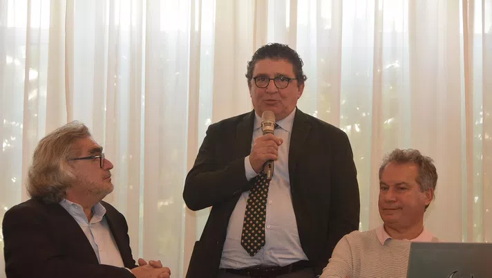 Nella foto di Mario Sofia, Eraldo Pecci alla presentazione del libro su Radice