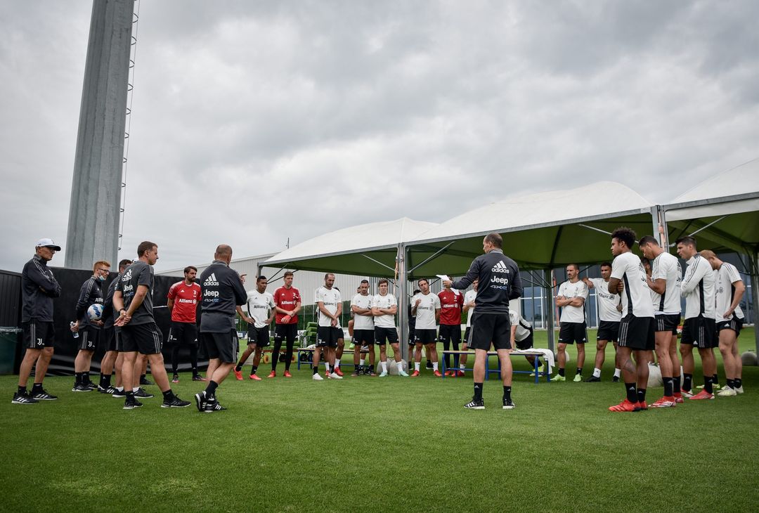  TURIN, ITALY - AUGUST 04: Juventus players with coach Massimiliano Allegri during a morning training session at JTC on August 4, 2021 in Turin, Italy. (Photo by Daniele Badolato - Juventus FC/Juventus FC via Getty Images)  