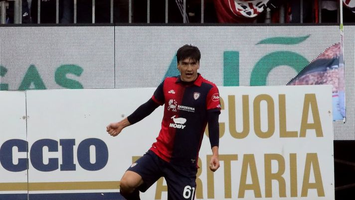 Shomurodov: “Felice di essere un eroe per l’Uzbekistan. A Cagliari sto bene, mia moglie…” - immagine 1