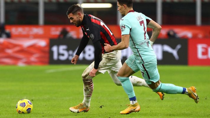 MILAN, ITALY - JANUARY 09: Theo Hernandez of A.C. Milan runs past Sasa Lukic of Torino F.C. during the Serie A match between AC Milan and Torino FC at Stadio Giuseppe Meazza on January 09, 2021 in Milan, Italy. Sporting stadiums around Italy remain under strict restrictions due to the Coronavirus Pandemic as Government social distancing laws prohibit fans inside venues resulting in games being played behind closed doors. (Photo by Marco Luzzani/Getty Images) 