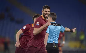  ROME, ITALY - FEBRUARY 07: Federico Fazio of AS Roma celebrates after scoring a goal during the Serie A match between AS Roma and ACF Fiorentina at Stadio Olimpico on February 7, 2017 in Rome, Italy. (Photo by Luciano Rossi/AS Roma via Getty Images)