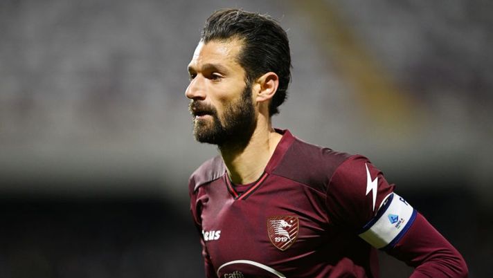 SALERNO, ITALY - FEBRUARY 07: Antonio Candreva of Salernitana during the Serie A match between Salernitana and Juventus at Stadio Arechi on February 07, 2023 in Salerno, Italy. (Photo by Francesco Pecoraro/Getty Images) Formazione Salernitana: la scelta in porta, Candreva, Vilhena e la sorpresa in attacco - immagine 1